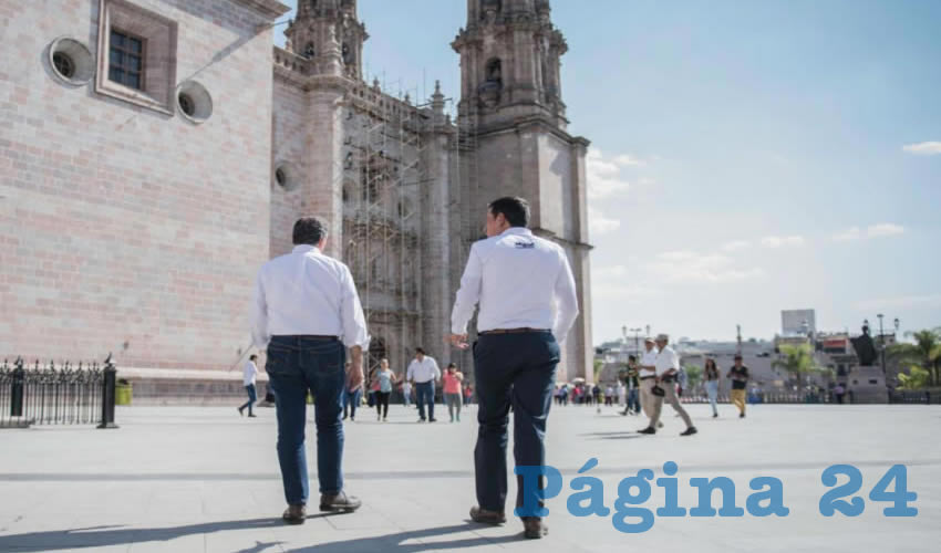 Estancados en el tercero y segundo lugar respectivamente, Meade y Castro necesitan de mucha ayuda para poder dar la pelea a sus adversarios. De ahí que una visita rápida a la catedral de la virgen de San Juan de los Lagos no estaba de más, sino todo lo contrario. Una “manita” sagrada es más que bien recibida/Foto: Especial