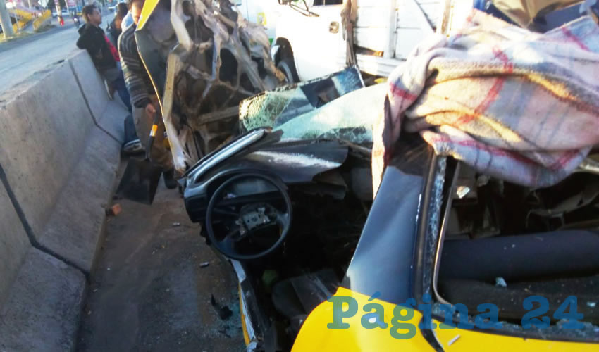 El taxista fue liberado con las quijadas de la vida, luego de quedar prensado en su auto/Fotos: Especial