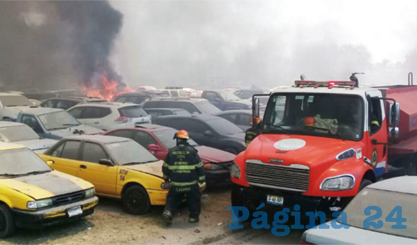 Decenas de vehículos han sido afectados durante un incendio del cual se desconocen las causas/Fotos: Especial