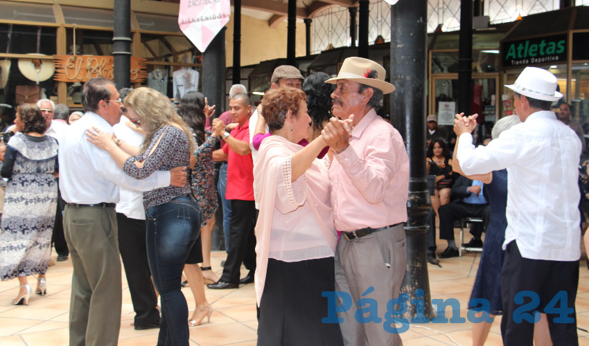 El concierto ofrecido en el Mercado González Ortega, tuvo una buena asistencia del público zacatecano, ya que es concierto tradicional, además siguen la trayectoria de la banda. (Fotos Rocío Castro Alvarado)
