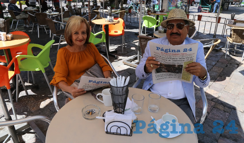 En Café Catedral departieron María Elena Calzada López y José Ramón Franco Andrade