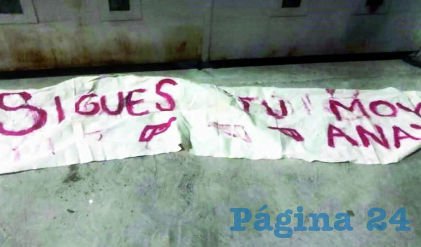 Incluso los agresores dejaron una manta afuera de la casa de Moisés Anaya, en la que se leía: “Sigues tú, Moy Anaya”, en tanto que sus simpatizantes fueron baleados, uno en la casa de campaña del candidato y otro cerca de ahí/Foto: Especial