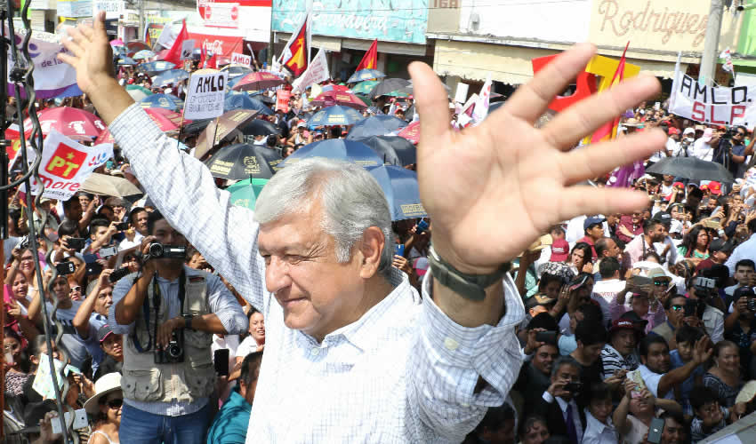 Rioverde, San Luis Potosí.- AMLO dijo que usará sus facultades como titular del Ejecutivo para que no se aplique ninguna acción en contra del magisterio (Foto: Saúl López/ Cuartoscuro)