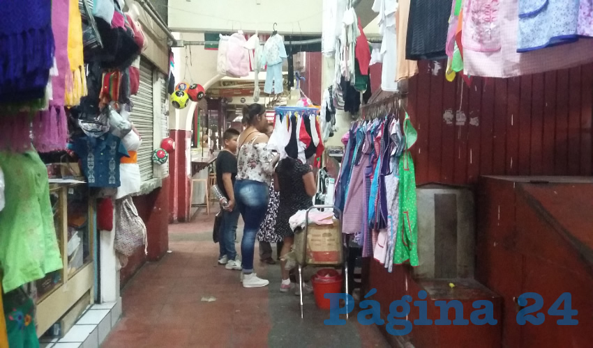 Comerciantes de San Pedro Tlaquepaque serán removidos de sus puestos de trabajo debido a la intención de que se convierta el sitio en Pueblo Mágico; como en casi toda decisión de la autoridad, no se les consultó sobre esto ni sobre a dónde reubicarlos/Fotos: Francisco Tapia