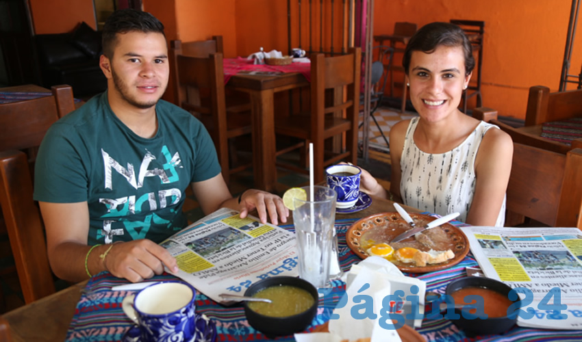 En el restaurante El Farolito compartieron el primer alimento de la mañana Rubén Alejandro Toledo Olvera y Diana Montañez Plasencia
