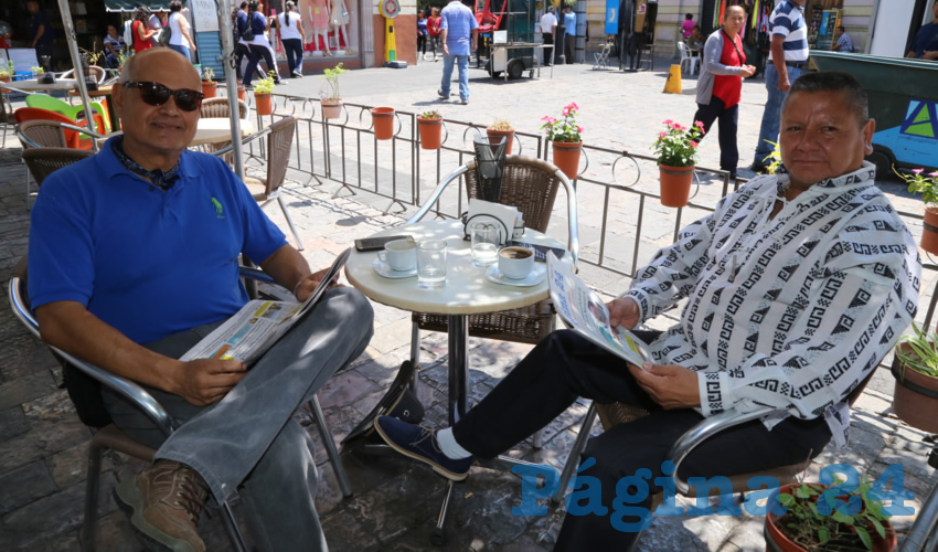 En Café Catedral departieron José Alfredo Hernández García y Marco Antonio Pérez Muñoz