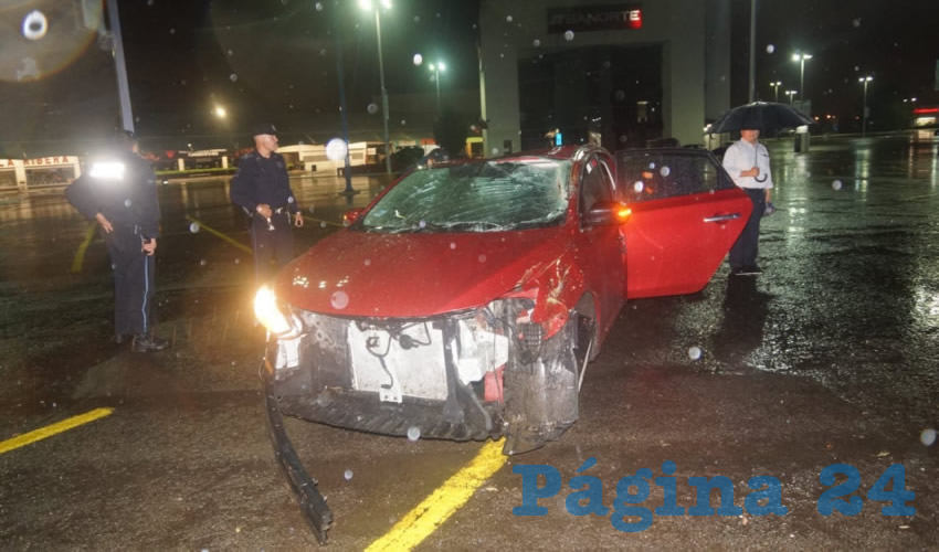 En deplorables condiciones quedó el auto Nissan Sentra de José Carlos Guerrero Blancarte
