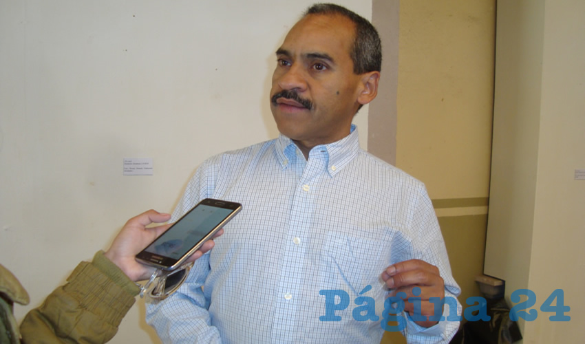 Jaime Robledo Martínez, encargado del centro de documentación de la Fototeca de Zacatecas “Pedro Valtierra”: “Son una fotografías muy dramáticas y terribles por su contenido”. (Foto: Merari Martínez)