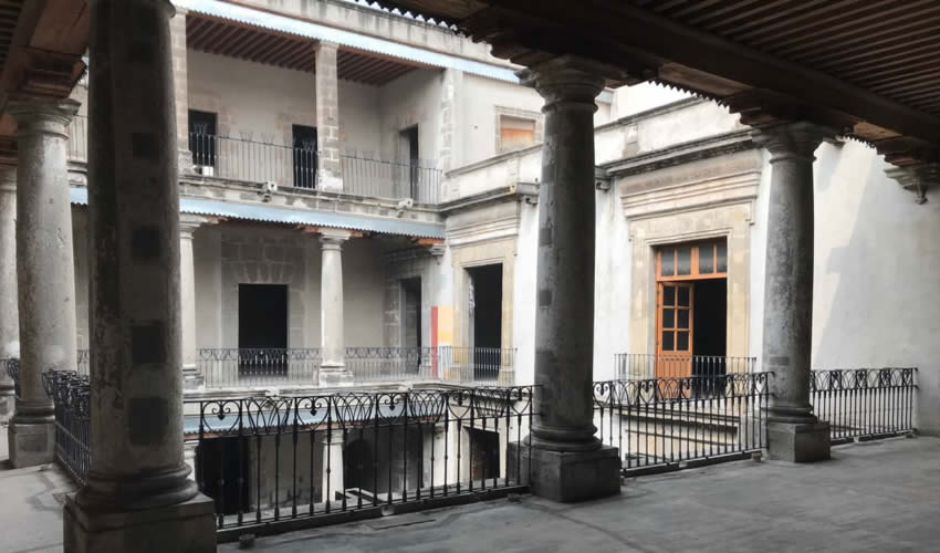Recorre el líder de Zacatecas Museo Ramón López Velarde y exposición fotográfica del Museo Guadalupe, en Paseo de la Reforma