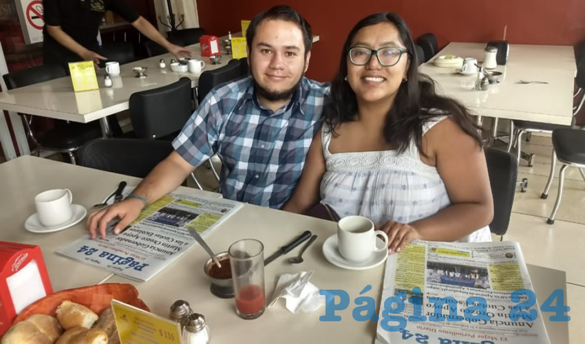 En el restaurante Mitla, tomaron su primer alimento del día Andrés Jiménez y Diana Ortega