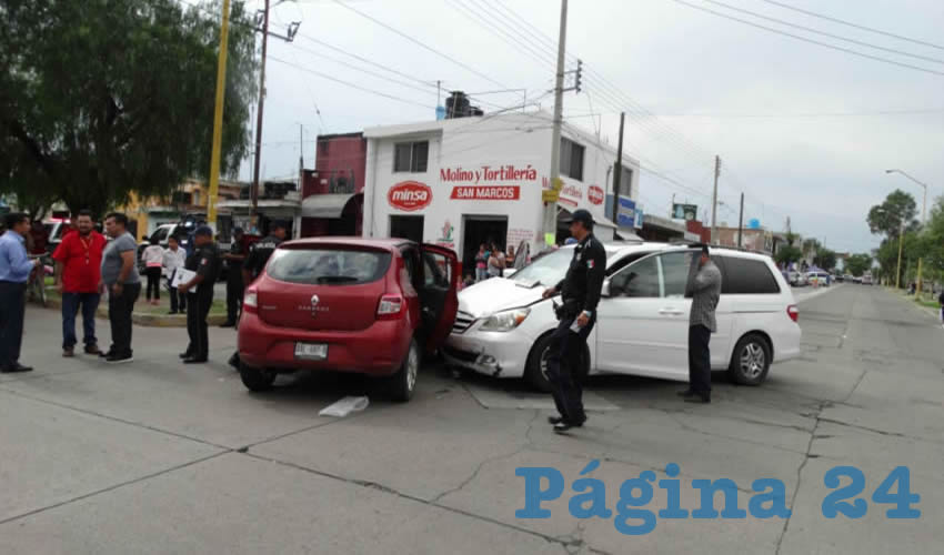 El chofer del Renault ignoró el disco de alto, provocando la colisión