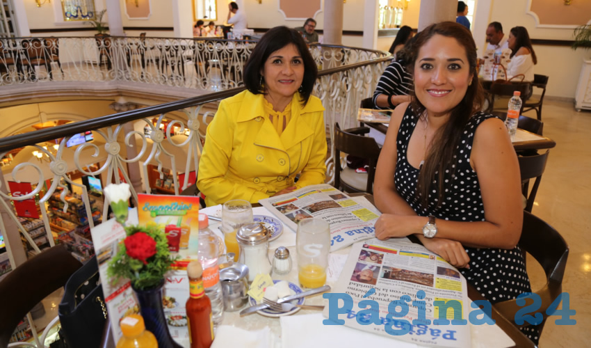 Irina Ventura Dávila, jefa del Departamento de Igualdad y Género en el IEA; y Jennifer Parra Salas, regidora presidenta de la Comisión de Igualdad y Genero; departieron en Sanborns Francia