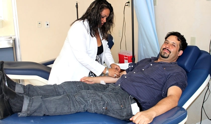 El IMSS pidi&oacute; que las personas que se han recuperado de Coronavirus acudan a donar plasma a los bancos de sangre de la Ciudad de M&eacute;xico, Monterrey y Guadalajara, para ayudar a transferir anticuerpos a personas que enfrentan la enfermedad
