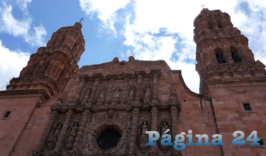 Algunas de las parroquias han estado transmitiendo las misas vía Fecebook, y a la fecha la celebración que realiza el obispo Sigifredo Noriega Barceló es trasmitida todos los días a las 08:00 horas