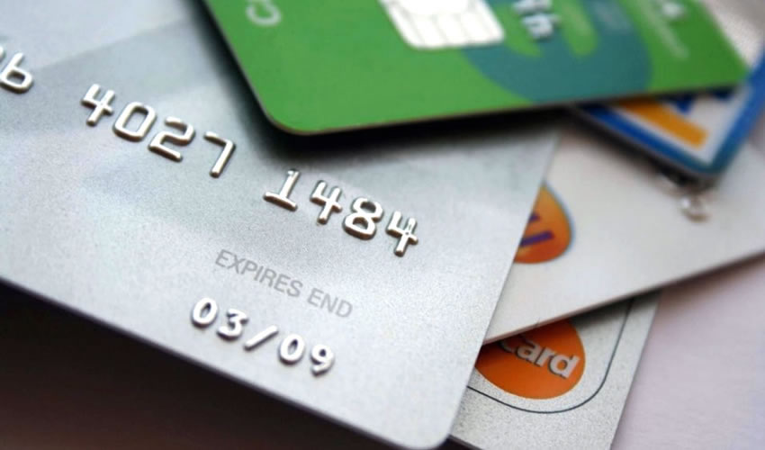Bancos están obligadas a cancelar una tarjeta de crédito con su respectiva deuda cuando el titular fallece; no obstante, no funciona igual con las tarjetas departamentales, pues no necesariamente eliminan los pasivos