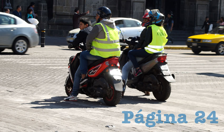 Además, inconformes demandaron se abrogue el nuevo articulado que los obliga a portar la placa en chalecos o demás prendas reflejantes en la espalda, y que si se aumentará el re­frendo éste se haga confor­me a la inflación