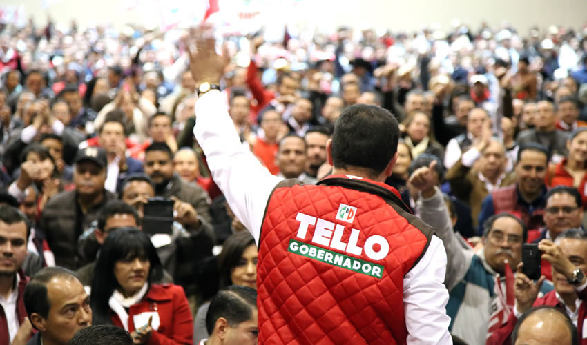 Alejandro Tello Cristera, de espaldas al pueblo
