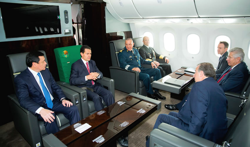 “Están disponibles para venta alrededor de 80 aviones y helicópteros de lujo que usaban funcionarios...” dijo Andres Manuel López Obrador (Foto: Presidencia/Cuartoscuro)