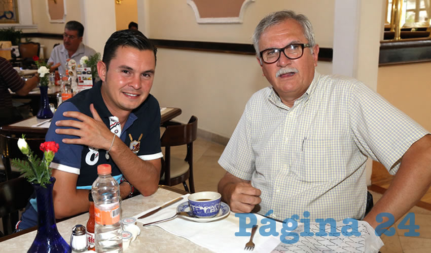 Jorge Cuellar Serna y Juan Carlos Guti&eacute;rrez Cabrero desayunaron en el restaurante de Sanborns Francia