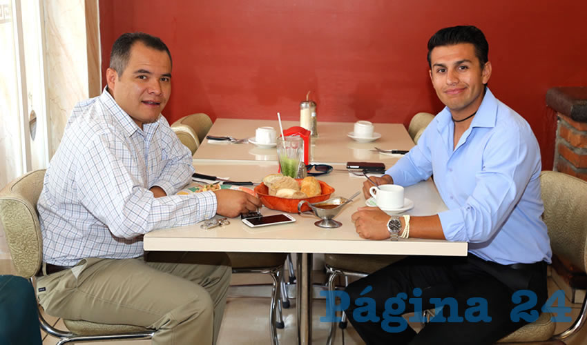 En el restaurante Mitla compartieron el pan y la sal David Romo Garza, delegado municipal en la delegaci&oacute;n Insurgentes, y Roberto Ahumada Vald&eacute;s