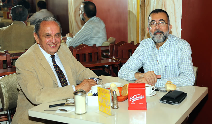 En el restaurante Mitla desayunaron el abogado Tom&aacute;s L&oacute;pez M&eacute;ndez y Eduardo Mart&iacute;n J&aacute;uregui, titular de la Comisi&oacute;n Estatal de los Derechos Humanos Aguascalientes (CEDHA)