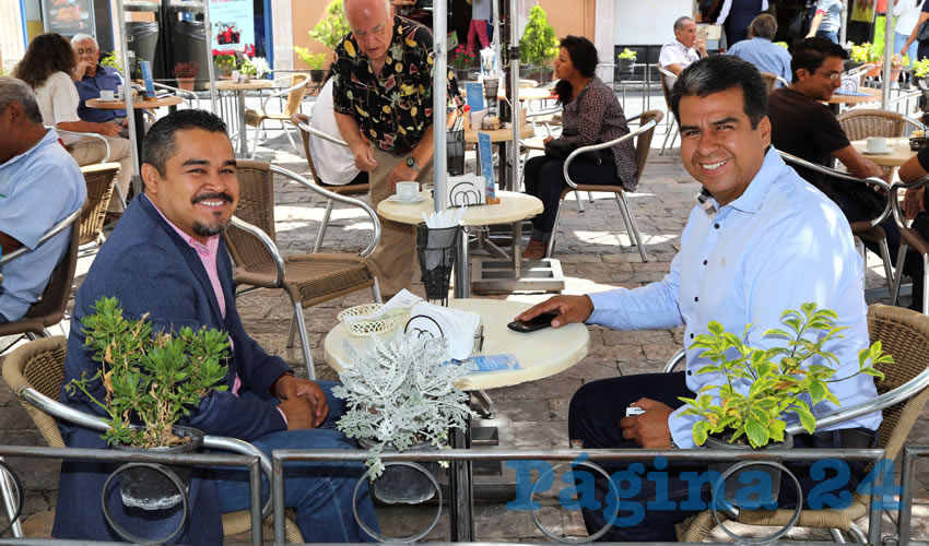 En el Caf&eacute; Catedral departieron Marco Arturo Delgado Mart&iacute;n del Campo y Cuauht&eacute;moc Escobedo Tejada, presidente municipal electo de Pabell&oacute;n de Arteaga