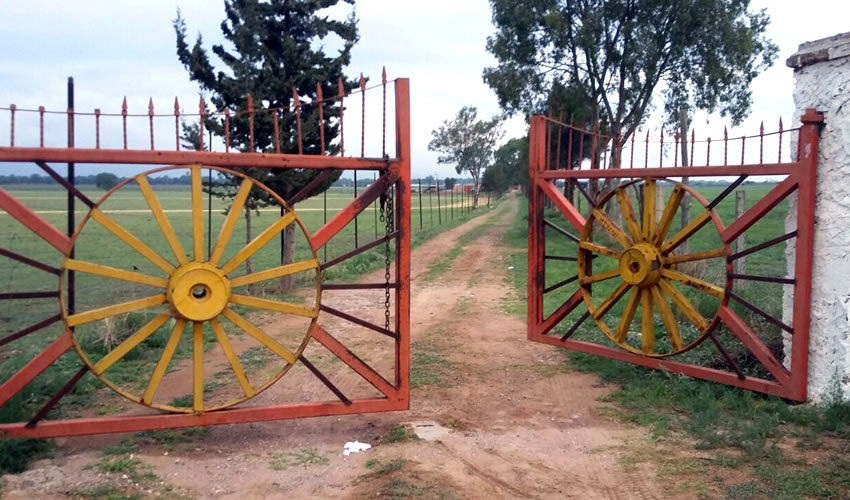 La entrada al rancho Los Pirules, sitio del crimen