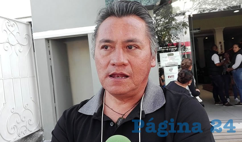 “Pedimos ayuda a los servicios del 066 y tardaron unos 10 minutos pero nunca llegó una ambulancia, sólo un policía de Zapopan con el cual yo me molesté porque yo quería que llegara una ambulancia para que atendieran al bebé, no un policía para que llegara y viera lo que estaba pasando”, tronó Marco Antonio Zuvieta, abuelo del fallecido/Foto: Rafael Hernández Guízar 