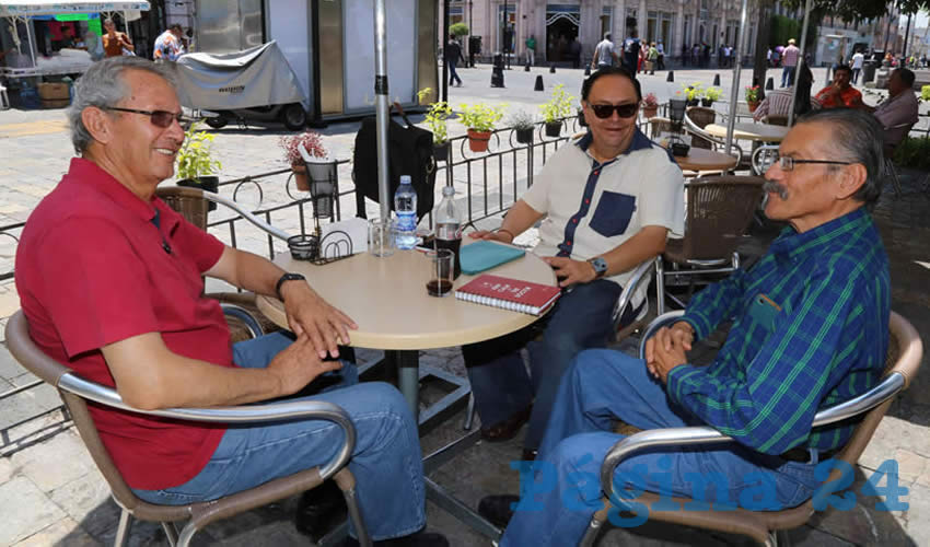 En Caf&eacute; Catedral platicaron Mat&iacute;as Lozano D&iacute;az de Le&oacute;n, columnista de Cortando por Lozano; Mario Granados Rold&aacute;n, columnista de Vale al Para&iacute;so; y Sergio Reyes Res&eacute;ndiz, reportero 