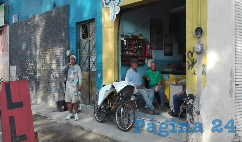 Algunos negocios han permanecido gracias a que los clientes siguen acudiendo por años de atención y servicio, otros, simplemente han cerrado