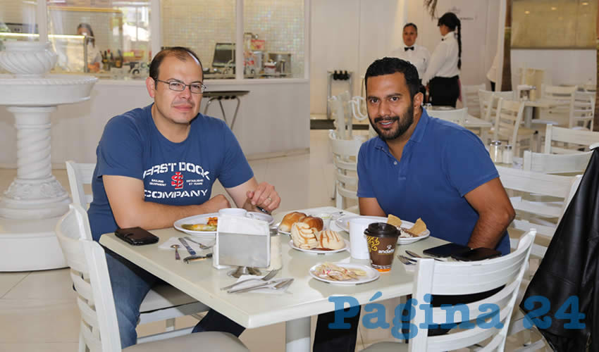 En el restaurante Del Centro almorzaron Nacho Mac&iacute;as Valadez y Arturo Estrada