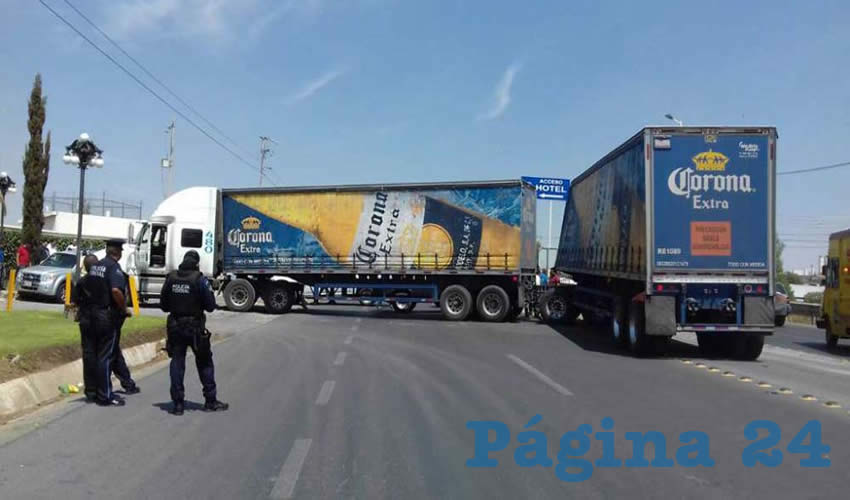 Ayer al filo de las 18:25 horas, empleados de Grupo Modelo fueron asaltados en la comunidad Altamira, Fresnillo, los ladrones los despojaron de 12 mil pesos en efectivo, producto de las ventas de la cerveza