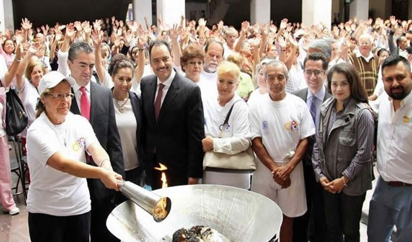 El alcalde Juan Antonio Mart&iacute;n del Campo y la presidenta del DIF, Mar&iacute;a Elena Mu&ntilde;oz, inauguraron las competencias 2016