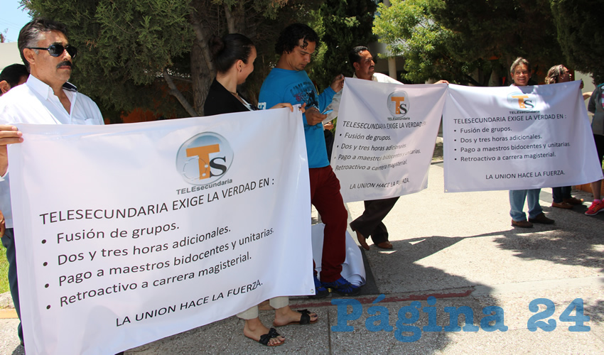 El contingente de docentes se reunió en las instalaciones de la Sección uno del SNTE (Foto: Eddylberto Luévano Santillán)
