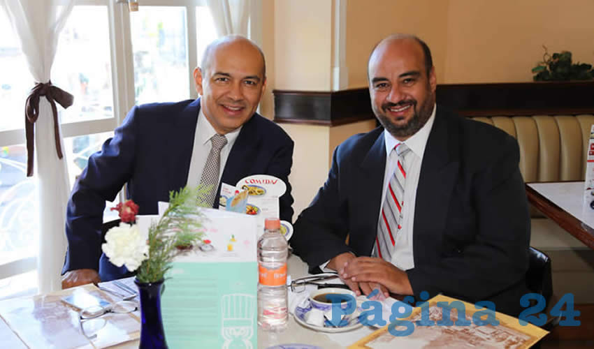 En Sanborns Francia desayunaron el doctor Mart&iacute;n Lira &Aacute;lvarez y Jos&eacute; Becerril Leal, asesor en el Congreso del Estado de Michoac&aacute;n