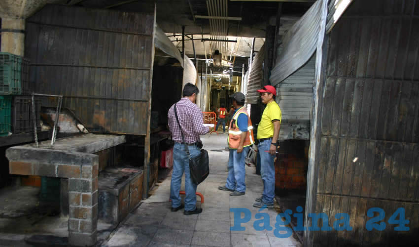 Tras el peritaje del IJCF se determinó que 12 locales perdieron todo, mientras que 74 resultaron con daños por el fuego o por el agua utilizada para contener la conflagración; según se dijo, en los próximos días se repararán aspectos que tienen que ver con rehacer circuitos eléctricos, infraestructura hidráulica, equipamiento de carpintería, entre otros/Fotos: Francisco Tapia