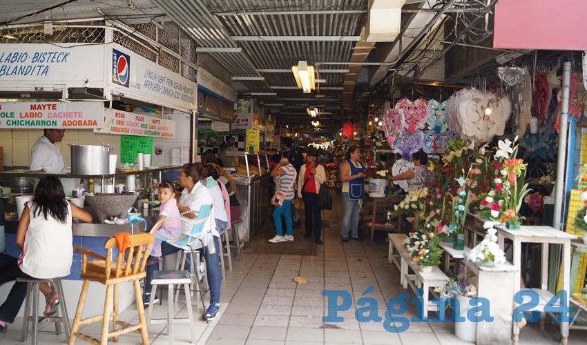 El mercado Corona sufrió un fuerte incendio que lo devastó el 4 de mayo de 2014; sin embargo, las precarias condiciones del lugar fueron una y otra vez denunciados por locatarios a través de Página 24, sin que hubiera respuesta de la autoridad 
