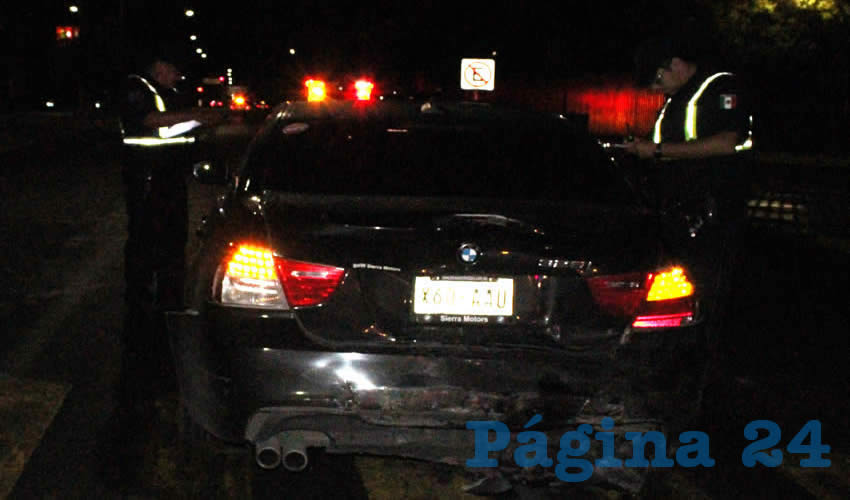 El BMW quedó destrozado en su parte posterior