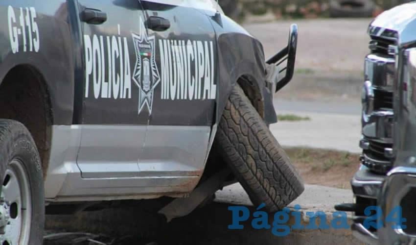 Elementos de la Policía Municipal de Guadalupe a bordo de una patrulla que acudían a atender un reporte, derraparon sobre la carretera, el suceso fue ocasionado por la arena en la cinta asfáltica, los elementos de seguridad iban a exceso de velocidad