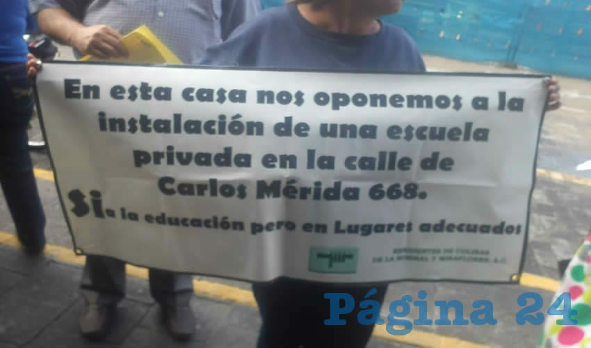Una colonia residencial no es el lugar idóneo para instalar una escuela, por lo que exigen se revise la situación de este plantel ya que causa severas complicaciones a los vecinos 