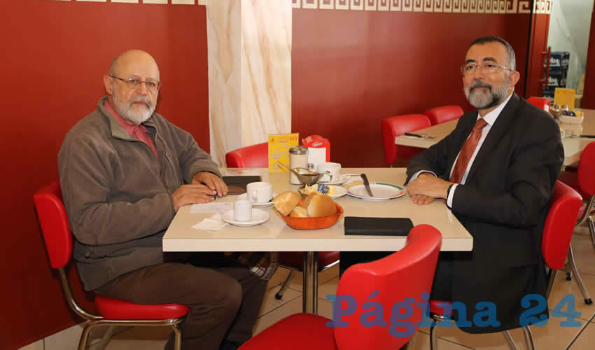 En el restaurante Mitla compartieron el pan y la sal Aurelio de los Reyes y Eduardo Mart&iacute;n J&aacute;uregui, titular de la Comisi&oacute;n Estatal de los Derechos Humanos (CEDHA)