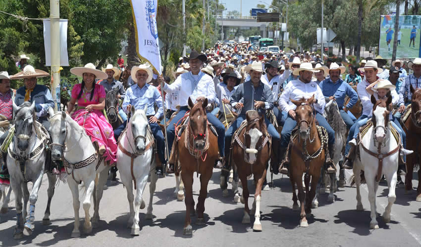 Martín Orozco participó en una cabalgata organizada con motivo de la feria de los Chicahuales 2016