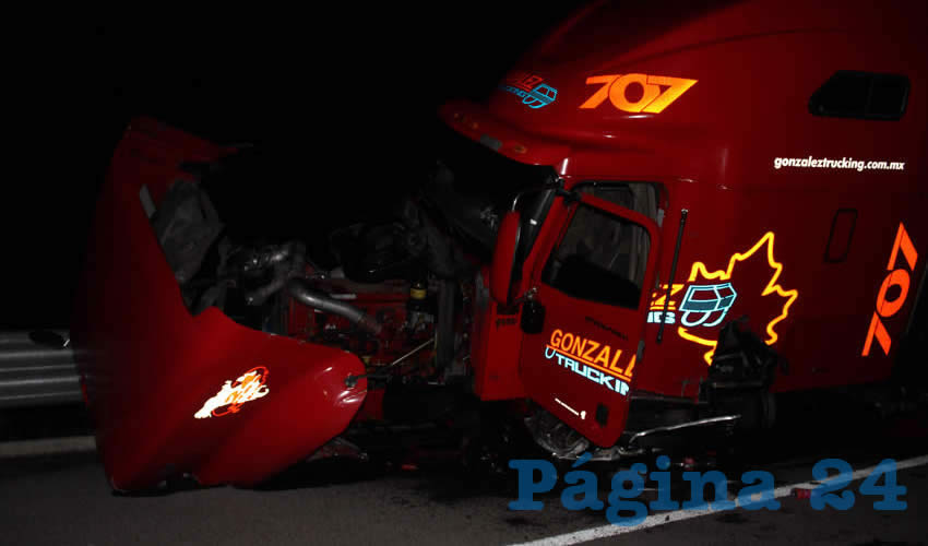 Severos da&ntilde;os del tr&aacute;iler que conduc&iacute;a el cansado trabajador del volante