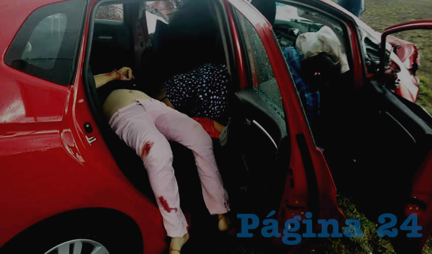 Cuatro tripulantes del vehículo Honda Fiat perecieron en el acto; el conductor está gravemente herido