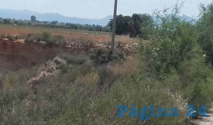 Pobladores de las inmediaciones del cerro conocido como La Cruz en la comunidad Morelos de Sombrerete, hallaron el cuerpo calcinado de un hombre