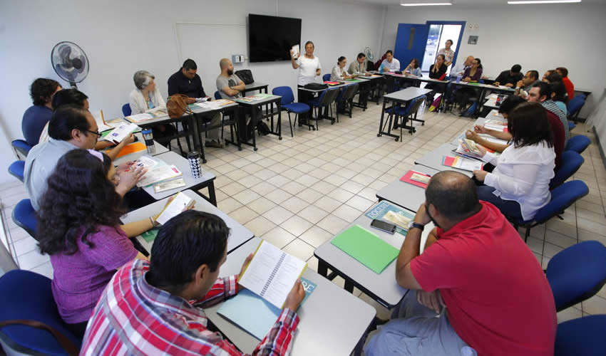 Los profesores de la UAA responden a los retos actuales de la educaci&oacute;n superior en M&eacute;xico