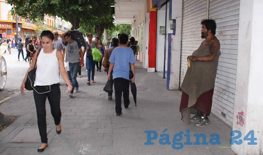 Aunque se han detectado problemas de seguridad e higiene en los lugares usados por los indigentes, no habrá “acciones” sino hasta finales de agosto, cuando el ayuntamiento tapatío presente un plan integral para, según se dijo, “apoyar” a este sector vulnerable/Foto: Francisco Tapia