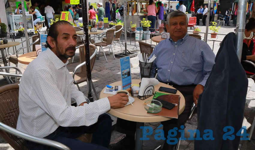 En Caf&eacute; Catedral departieron Ricardo Barba Parra, representante de Morena ante el IEE, y Gilberto Carlos Ornelas