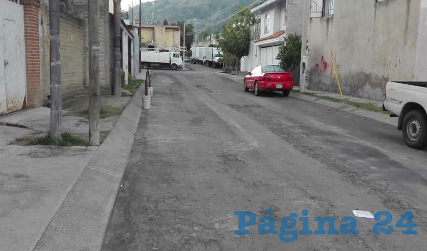 Las calles de Paraísos del Colli lucen como un campo de batalla, además la ausencia de luminarias funcionales dan cabida a que malhechores se escondan en las sombras/Fotos: Rafael Hernández Guízar