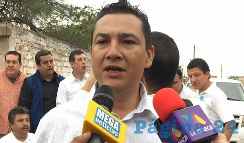 “Es la misma gente de siempre; si ustedes se fijan, Raúl Muñoz es alguien a quien yo conozco, es amigo incluso, pero que su tema es más político que de seguridad, no existen las autodefensas en El Salto y si llegáramos a encontrar gente armada, se va a proceder y se va a canalizar a las autoridades”, tronó el alcalde de El Salto, Marcos Godínez, sobre la existencia de autodefensas en su municipio/Foto: Francisco Andalón López 